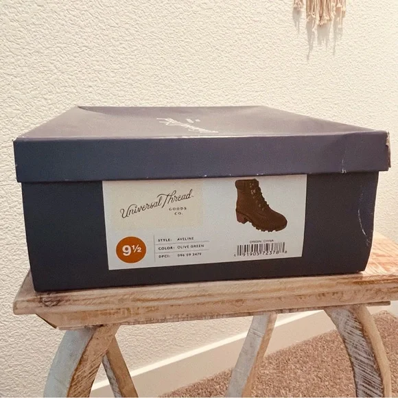 Universal Thread - Picture 7 of 7